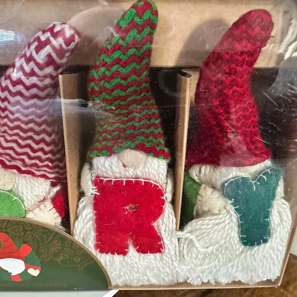 Gnome for the Holidays - Merry Garland